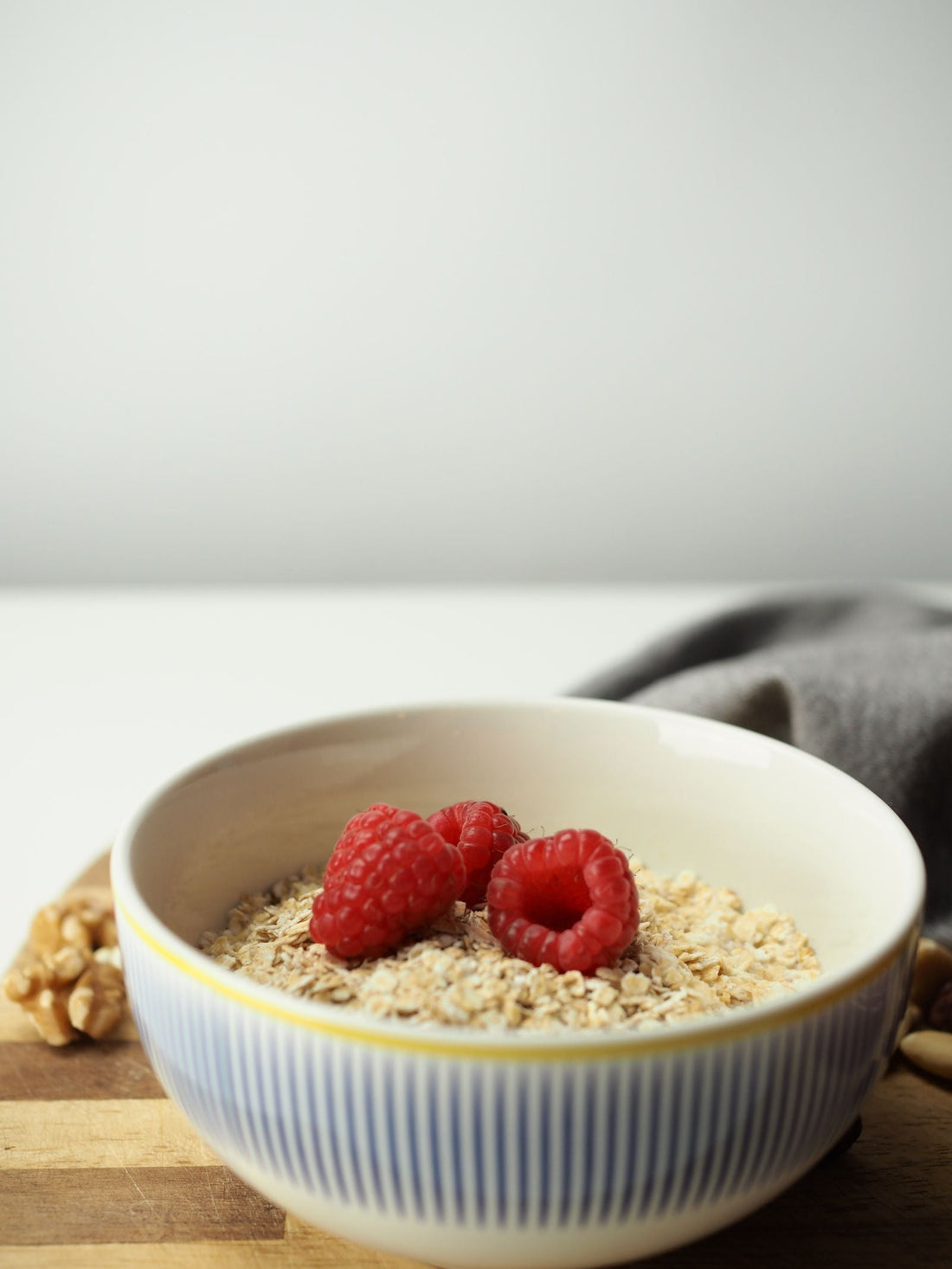 Raspberry protein overnight oats